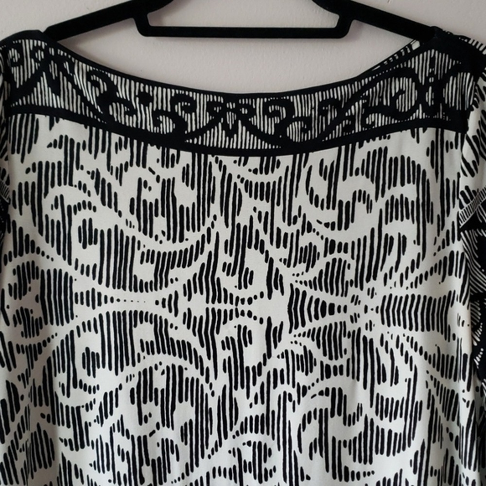 Donna Morgan Black and White Long-Sleeve Scroll Print Dress - Picture 4 of 7